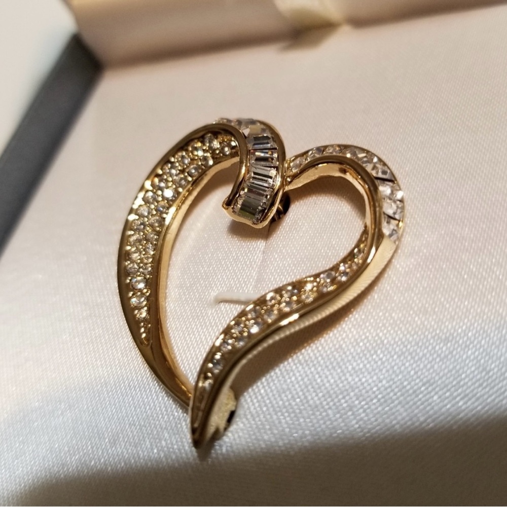 Crystal Open Heart Brooch - Picture 2 of 8